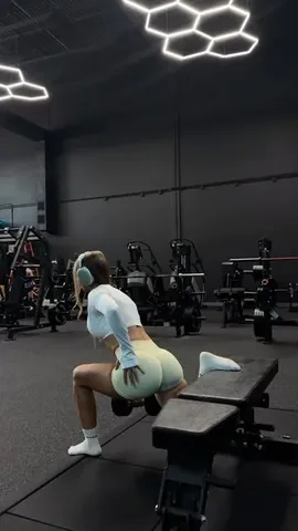 hannahthaiss Instagram post about Postpartum fitness transformation