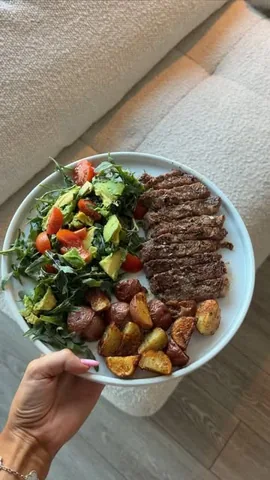 hannahthaiss Instagram post about Fitness transformation