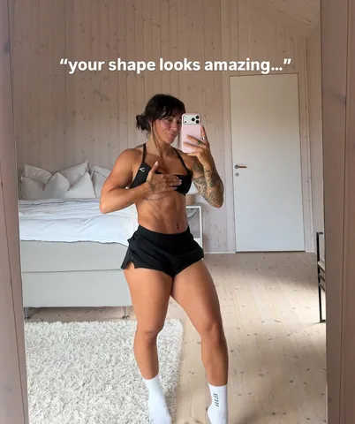 hannaoeberg Instagram post about Body acceptance