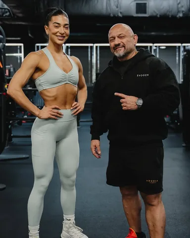 hanyrambod Instagram post about Glute training
