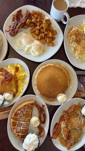 happilyeverlcp Instagram post about Restaurant review