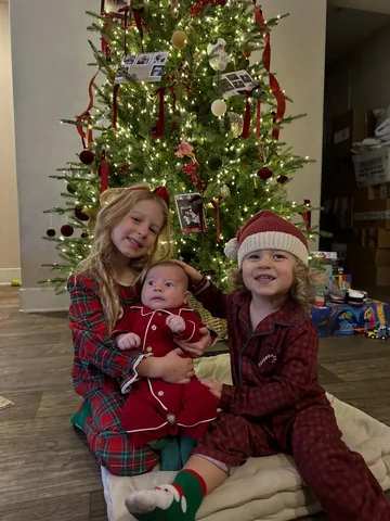 hayleymariemcbride Instagram post about Family Christmas