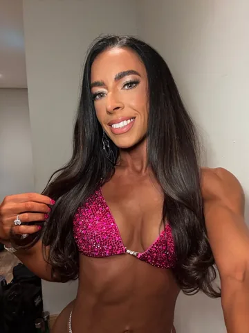 helenpeebles11 Instagram post about Bodybuilding competition recap