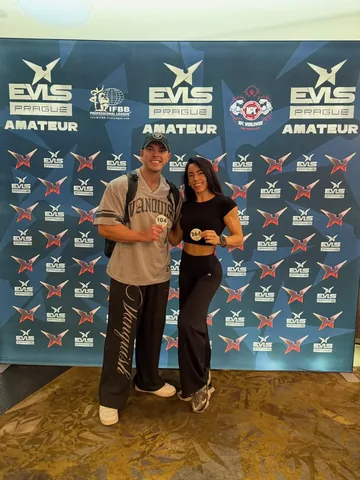 helenpeebles11 Instagram post about Bodybuilding competition preparation