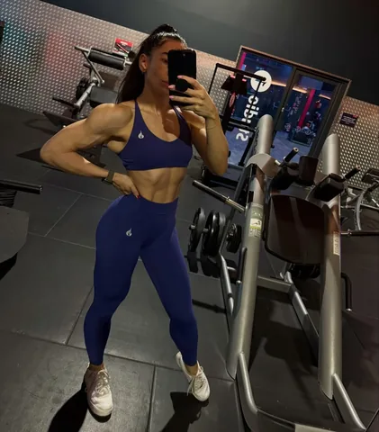 helenpeebles11 Instagram post about Bikini competition preparation