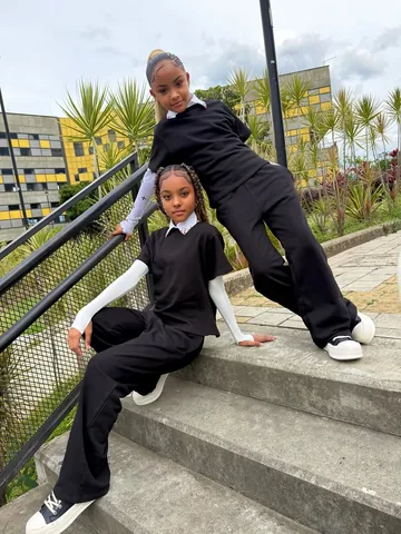 hermanas_shar Instagram post about Children's fashion outfit