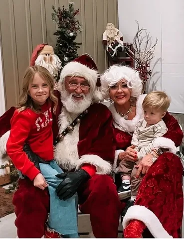 heykayli Instagram post about December holiday season