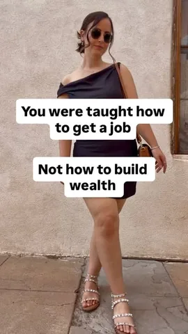 heykellyellen Instagram post about Multi hyphenate career
