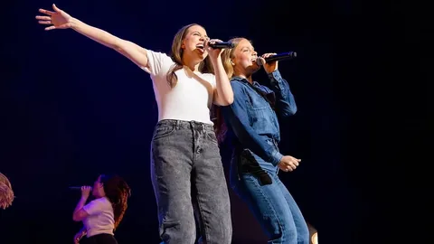 hopeambridgesings Instagram post about Touring and pursuing dreams