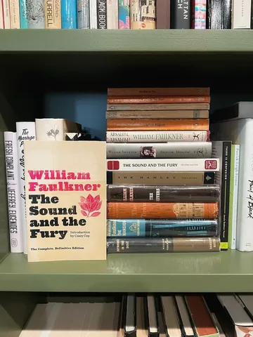 hotcocoareads Instagram post about William Faulkner and Southern Gothic