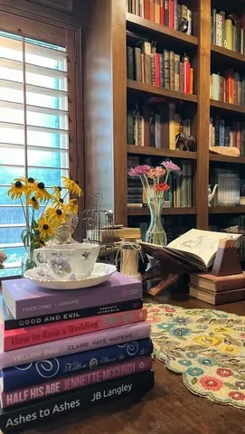 hotcocoareads Instagram post about New book haul and reading plans