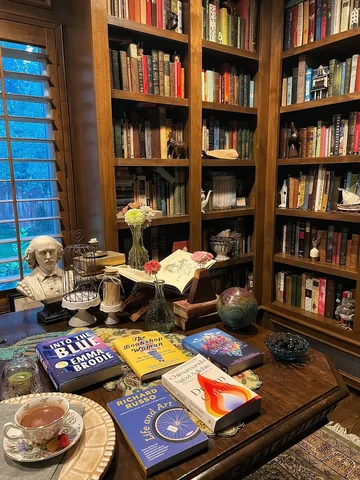 hotcocoareads Instagram post about Book recommendations