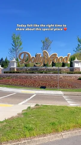 houseofhensen Instagram post about Dollywood family travel