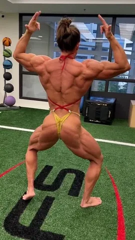 iamsarahfit Instagram post about Individuality in bodybuilding