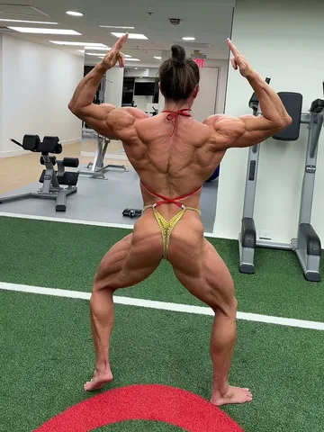 iamsarahfit Instagram post about Competition countdown