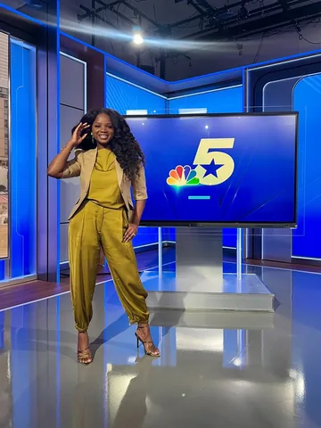 iamtarahlynn Instagram post about Relocation and fashion media appearance