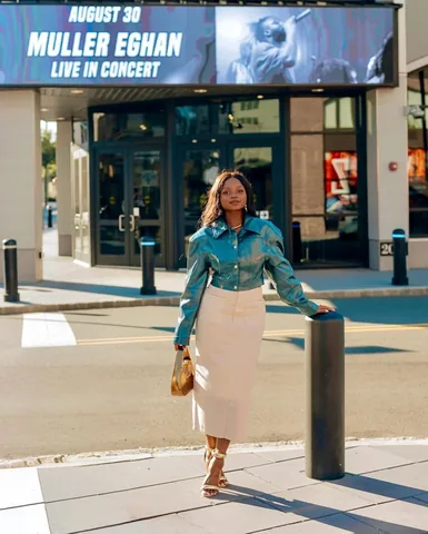 iamtarahlynn Instagram post about Concert hosting and event fashion