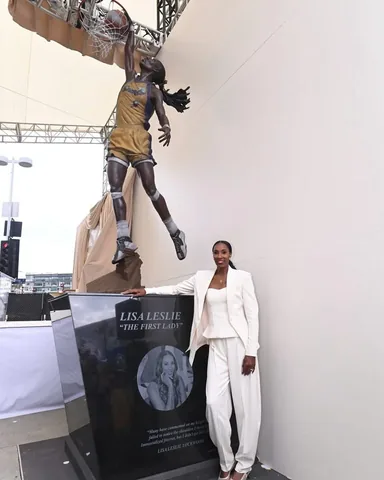 iamwandasykes Instagram post about Lisa Leslie statue