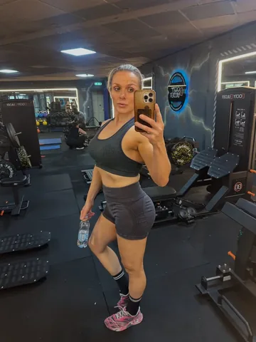 ifbbpro_gemmalancaster Instagram post about Seasonal fitness motivation
