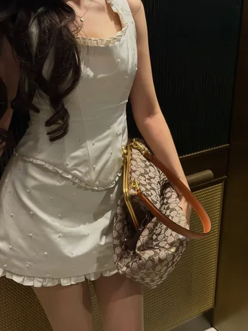 imane Instagram post about Dining invitation