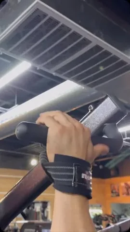 iriskyle Instagram post about Fitness accessory promotion