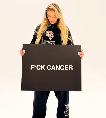 isapereiranunes Instagram post about Cancer awareness
