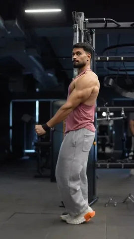 ishaanthakurr Instagram post about Lateral raise technique