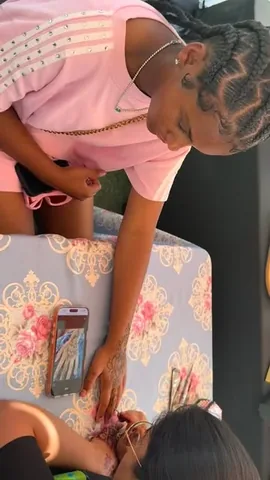 itshaleigh_phillips Instagram post about Henna tattoo