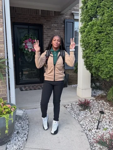 itshaleigh_phillips Instagram post about School life