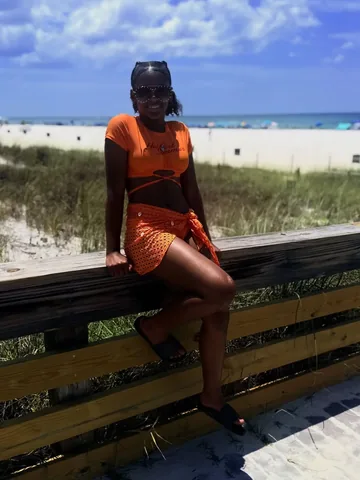 itshaleigh_phillips Instagram post about Beach leisure