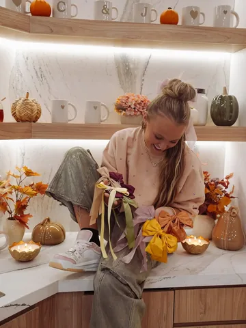 itsjojosiwa Instagram post about Fall Joelle Bows