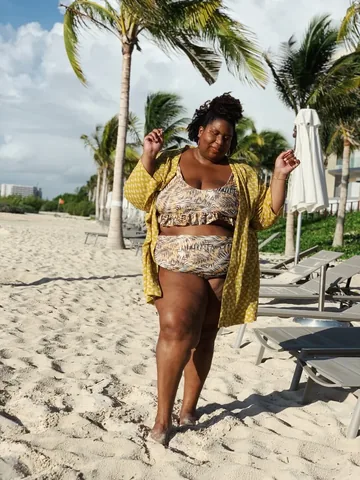 itsmekellieb Instagram post about Vacation fashion