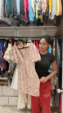 itsmyrayeraye Instagram post about Clothing resale