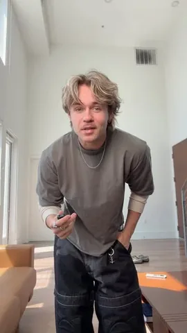 itsslavik Instagram post about Outfit reaction