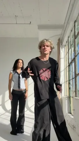 itsslavik Instagram post about Beauty and fashion