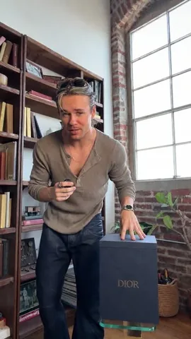 itsslavik Instagram post about Fragrance package opening