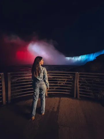 jaszzhang Instagram post about Niagara Falls fireworks viewing