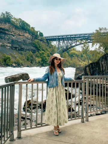jaszzhang Instagram post about Niagara nature attractions