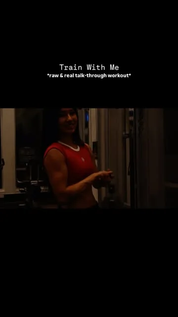 jazmintheegreat Instagram post about Leg workout demonstration