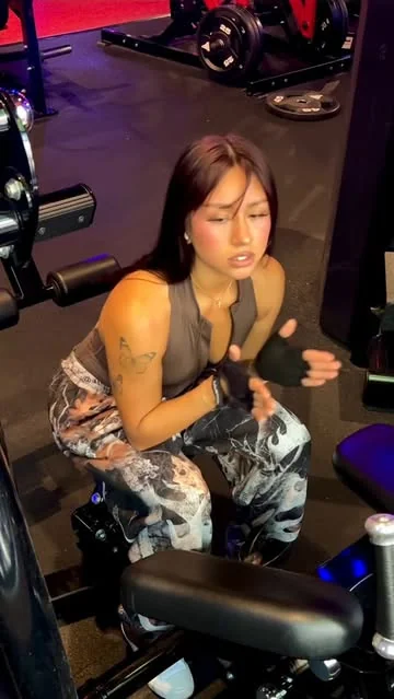 jazmintheegreat Instagram post about Leg and glute workout