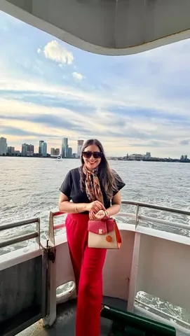 jbeautifymakeup Instagram post about New York City sunset cruise
