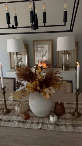 jeanineamapola Instagram post about Fall home decorating