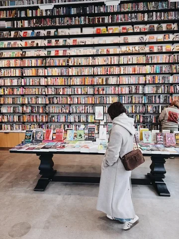 jennareadsbooks Instagram post about Books and libraries