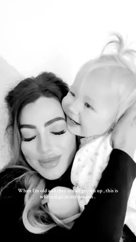jessicahayesx_ Instagram post about Motherhood