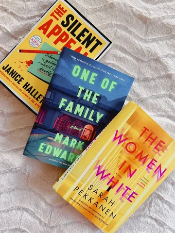 jess_reads_books Instagram post about Weekly reading update