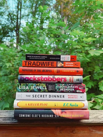 jess_reads_books Instagram post about Monthly reading wrap up