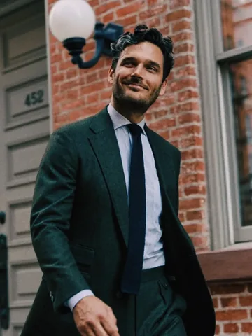 jislainduval Instagram post about Knit tie styling