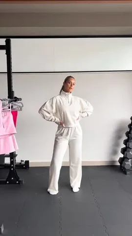 johannaolinemodin Instagram post about Postpartum activewear
