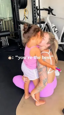 johannaolinemodin Instagram post about Motherhood and fitness
