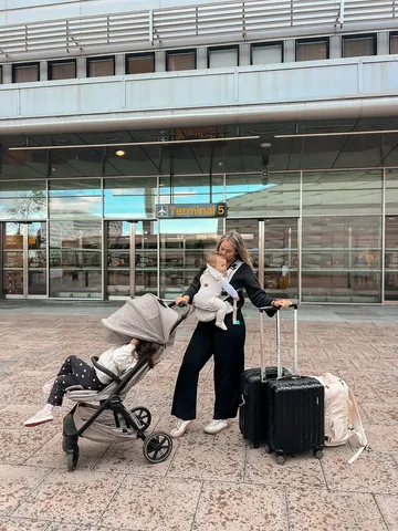 johannaolinemodin Instagram post about Traveling with children